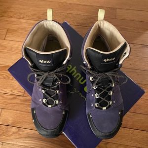 Ahnu Montara Hiking Boots with box